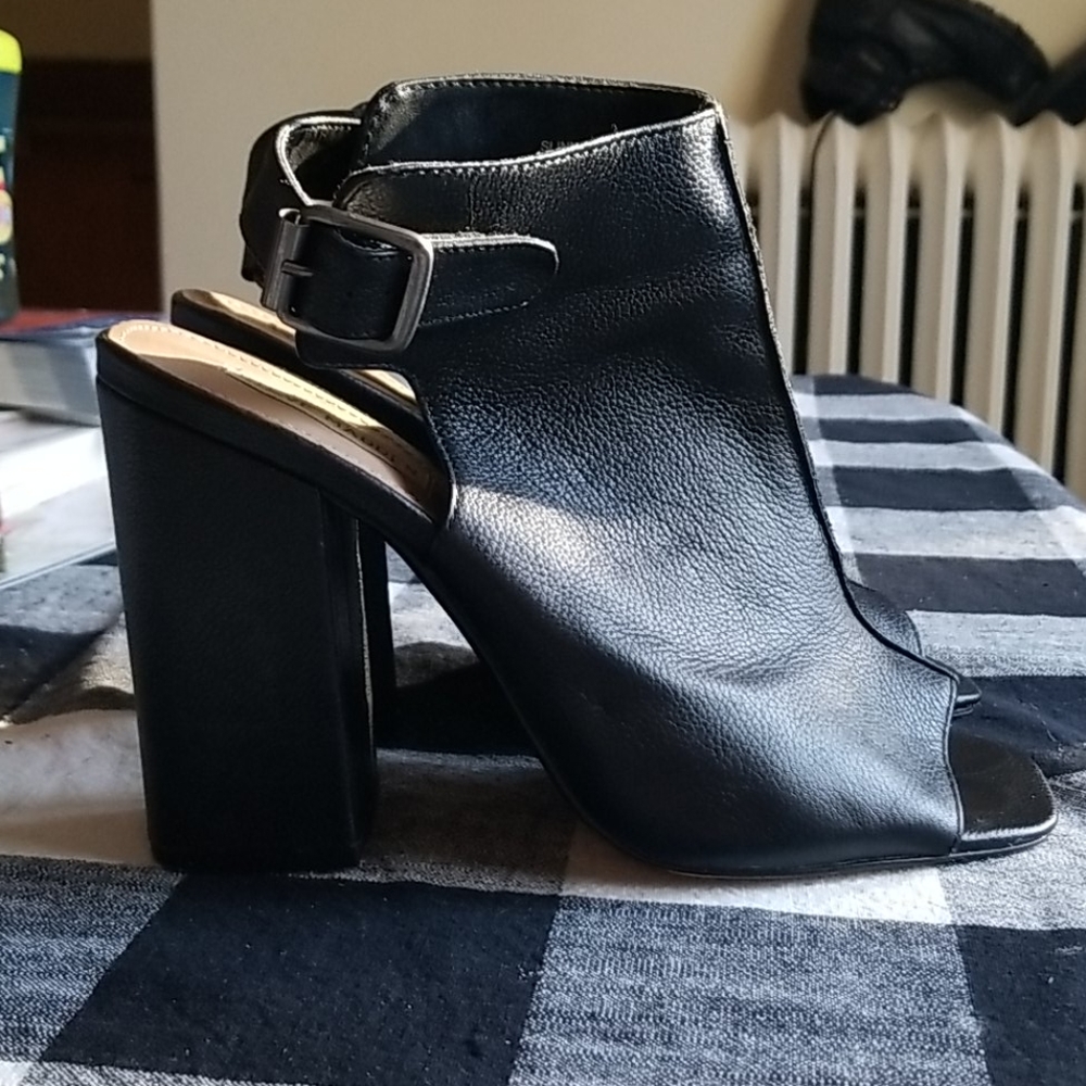 Black buckled booties 9M